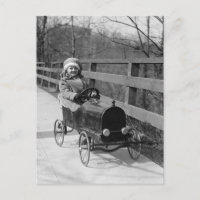 Niña conduciendo coche de pedal, 1922
