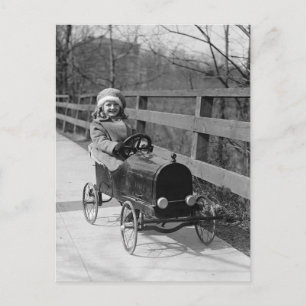 Postal Niña conduciendo coche de pedal, 1922