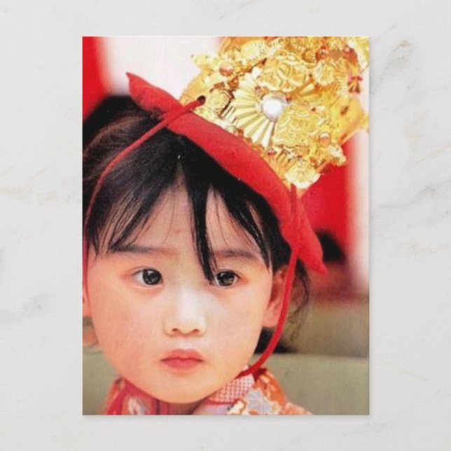 Postal Niña japonesa que lleva un kimono (Anverso)