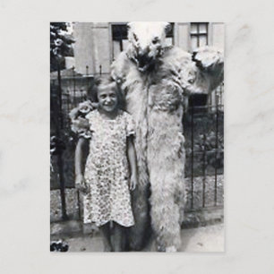 Postal niña y monstruo4