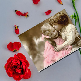 Postal Niña y niño adorables