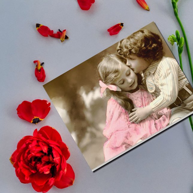 Postal Niña y niño adorables (Subido por el creador)