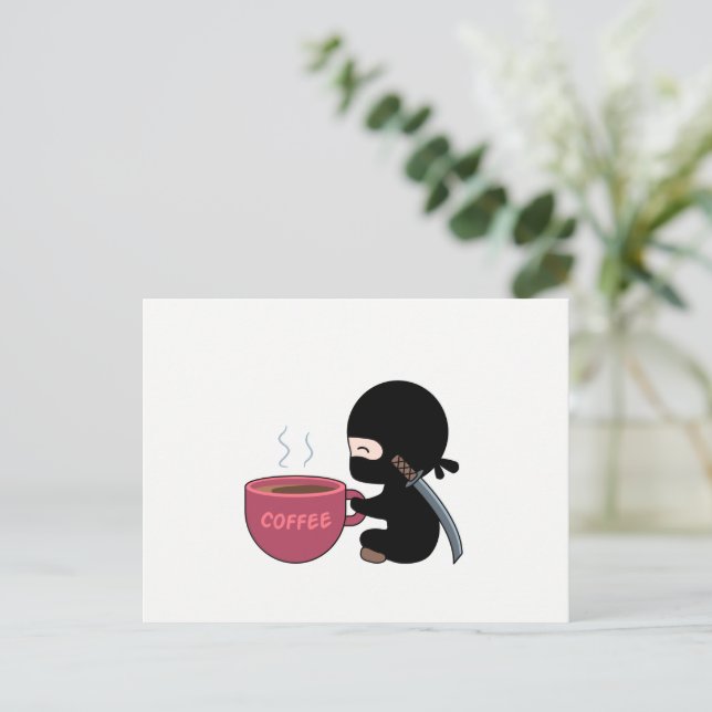 Postal Ninja pequeño con tazón de café grande (Anverso de pie)