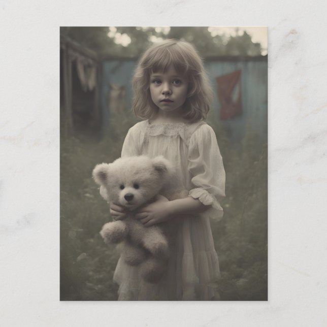 Postal Niño Fantasma Triste en el Circo Antiguo Abandonad (Anverso)