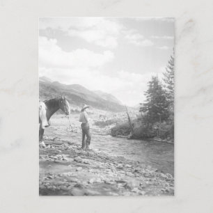 Postal Niño que vuela pescando.