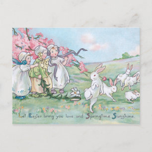 Postal Niños de época con conejitos blancos de Pascua
