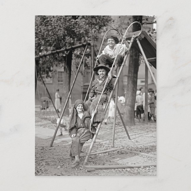 Postal Niños en traje, 1922 (Anverso)
