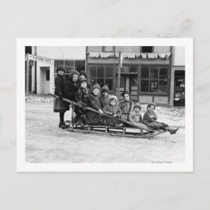 Postal Niños jugando en Sleigh en Seward