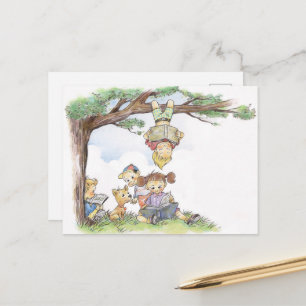 Postal Niños leyendo bajo un árbol