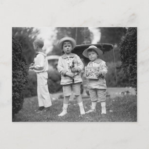 Postal Niños pequeños con juguetes, 1915