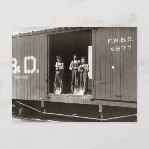 Postal Niños trabajando en un vagón de ferrocarril, 1910