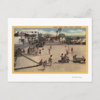 Niños y mamáes en la playa atlética de Venecia