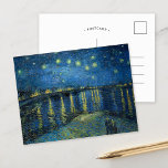 Postal Noche estrellada sobre el Ródano | Vincent van Gog<br><div class="desc">Noche estrellada sobre el Ródano (1888) de Vincent van Gogh es un fascinante cuadro post-impresionista que capta una serena vista nocturna del río Ródano en Arles, Francia. Las obras de arte cuentan con un cielo azul profundo adornado con brillantes estrellas doradas y sus reflejos en el agua. En primer plano,...</div>