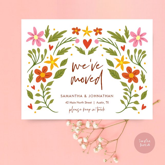 Postal Nos hemos mudado, anuncio de nueva dirección domic (We've Moved, New Home Address Announcement Postcard in Wild Flowers Beige Greenery theme)