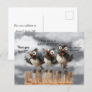 Postal Nos hemos mudado con pájaros divertidos en la tarj