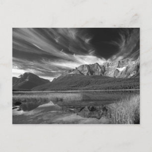 Postal Nubes cirrus sobre el lago Waterfowl, Banff