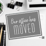 Postal Nuestra Oficina Ha Trasladado El Negocio Minimalis<br><div class="desc">Tenemos una nueva postal de domiciliación móvil para una empresa de negocios o moda moderna que busca actualizar a sus clientes en una nueva ubicación. Nuestra oficina se ha mudado. Tipografía elegante y minimalista sobre tarjetas grises y blancas para tu empresa. Personalizar el cambio de dirección en la parte posterior....</div>