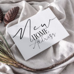 Postal Nueva dirección residencial<br><div class="desc">Felicidades por tu nuevo hogar. Hágale saber a la familia y amigos que usted tiene una nueva dirección con esta simple tipografía moderna en blanco y negro Nueva tarjeta de dirección de casa.</div>