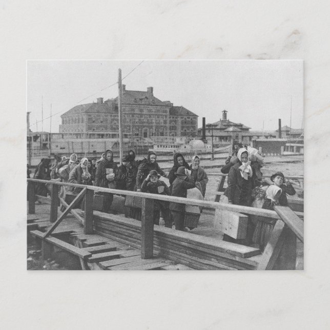 Postal Nuevos inmigrantes desembarcan en Ellis Island New (Anverso)