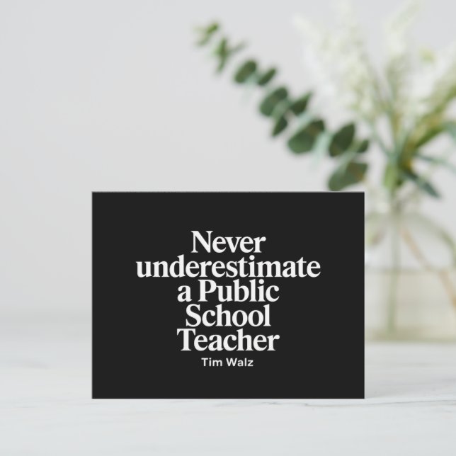 Postal Nunca Subestimes A Kamala, Profesora De Escuelas P (Anverso de pie)