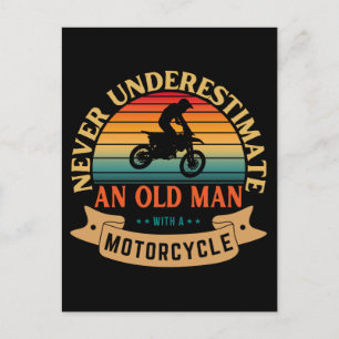 Postal Nunca subestimes a un anciano con una motocicleta