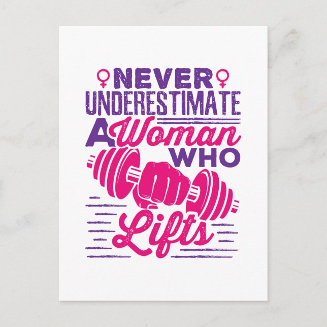 Postal Nunca subestimes a una mujer que levanta (Anverso)