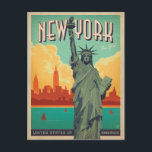 Postal NYC - Lady Liberty<br><div class="desc">Anderson Design Group es una firma de diseño y ilustracion galardonada en Nashville,  Tennessee. El fundador Joel Anderson dirige un equipo de artistas talentosos para crear arte poster original que se parece a las estampas publicitarias tradicionales de los años 20 a los 60.</div>