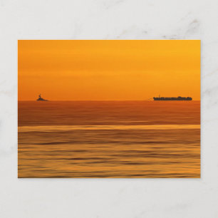 Postal Ocean Tug y Barge al amanecer