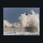 Postal Olas que caen contra un faro<br><div class="desc">Olas Que Se Caen Contra Un Faro. Derechos de autor: imágenes de diseño / John Short</div>