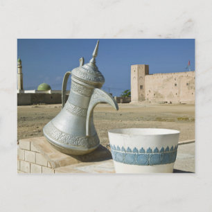 Postal Omán, región de Dhofar, Mirbat. Gran garrafa de ag