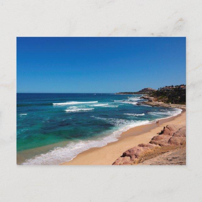 Postal Opinión aérea los turistas que caminan en la playa (Anverso)