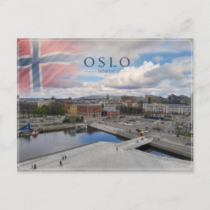 Postal Oslo Noruega con bandera noruega frente al mar