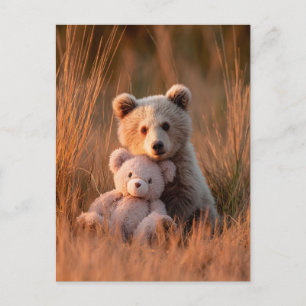 Postal Oso cachorro lindo abrazando a un oso de peluche