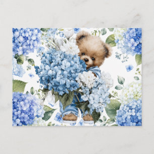 Postal Oso de peluche sostiene flores de hortensias
