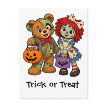 Oso de peluche zombie y Raggedy Ann haciendo 'tric