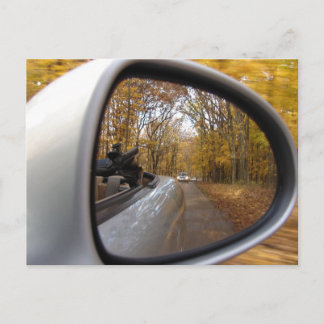 POSTAL OTOÑO/CAÍDA EN EL COCHE DE DEPORTES DEL ESPEJO DE