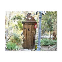 OUTHOUSE EN NUESTRO PATIO