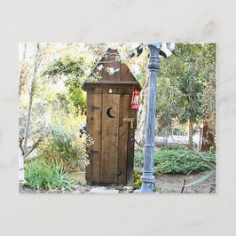 POSTAL OUTHOUSE EN NUESTRO PATIO