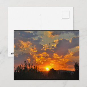 Postal Paisaje de amanecer en el cielo de la mañana