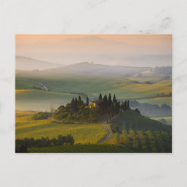 Postal paisaje de colinas de Toscana al amanecer
