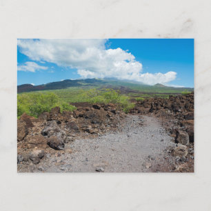 Postal paisaje de lava y montaña a lo largo de la ruta de