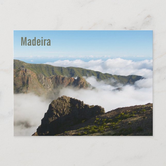 Postal Paisaje montañoso dramático con nubes en Madeira (Anverso)