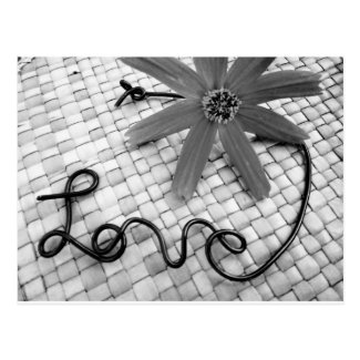 Postal palabra love hand made con flor