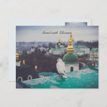 Paloma blanca en un monasterio ortodoxo