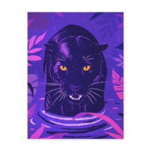 Pantera negra agachándose en un río