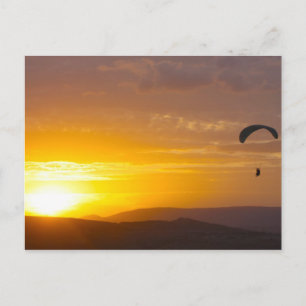 Postal Parapente al atardecer