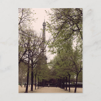 Postal París por los árboles