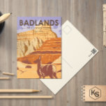 Postal Parque nacional Badlands South Dakota Vintage<br><div class="desc">Diseño de obras de arte vectoriales en Badlands. Los espectaculares paisajes del parque abarcan formaciones rocosas en capas,  cañones escarpados y arañas imponentes. Bison,  ovejas y perritos de pradera nacen en sus praderas.</div>