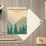 Postal Parque nacional Cascades del Norte<br><div class="desc">Diseño de obras de arte vectorial en Cascades del Norte. El parque consta de una sección norte y sur,  bisectada por el río Skagit que fluye a través de los embalses del Área Recreativa Nacional del Lago Ross.</div>