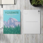 Postal Parque nacional Yosemite Half Dome California<br><div class="desc">Diseño artístico vectorial yosemite. El parque es famoso por sus secuoyas gigantes y antiguas,  y por sus vistas al túnel,  la icónica vista de la gran caída de Bridalveil y los acantilados de granito de El Capitan y Media Cúpula.</div>